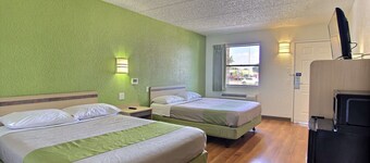 Motel 6 Austin, TX - Central Downtown UT