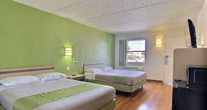 Motel 6 Austin, TX - Central Downtown UT