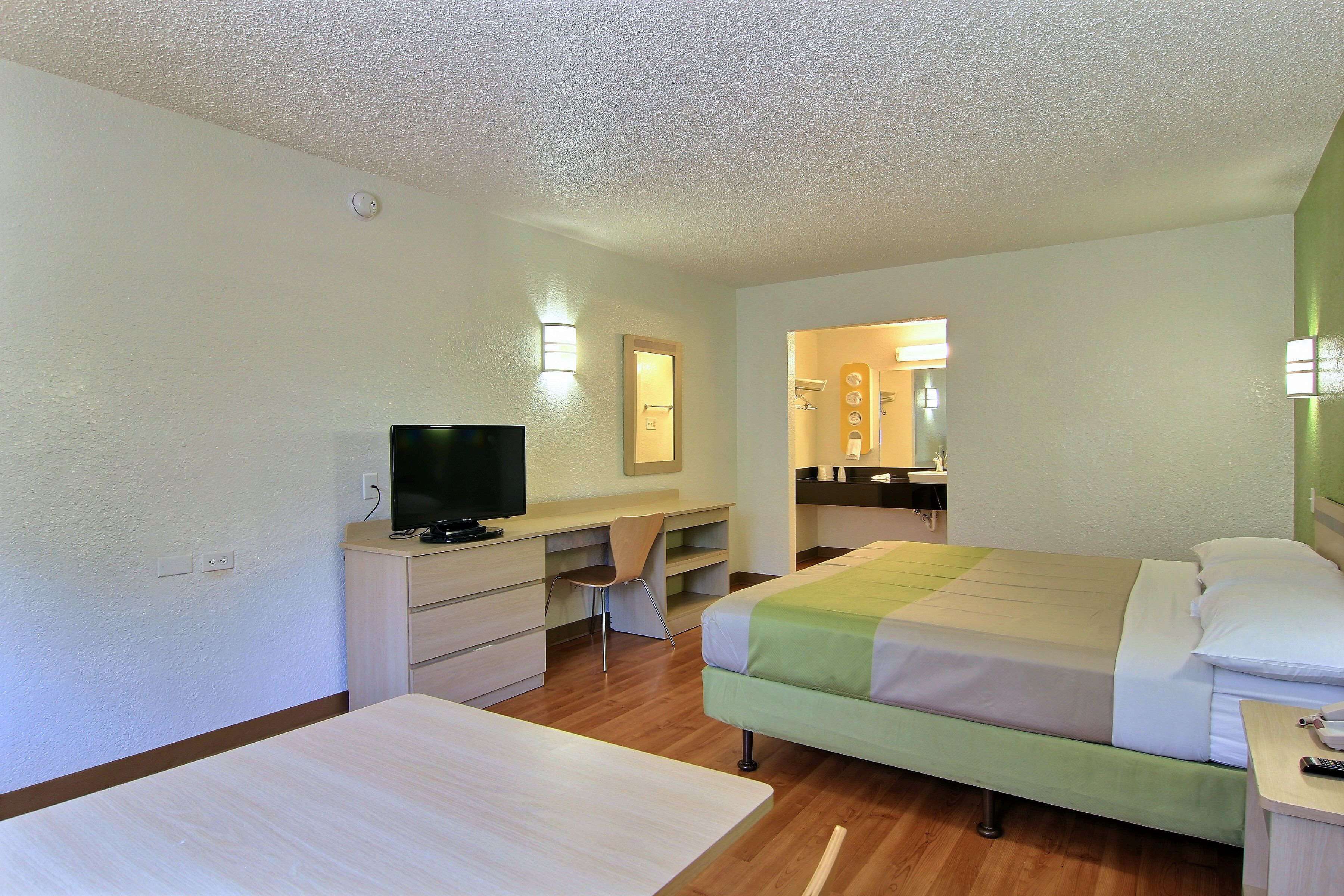 Photo - Motel 6 Austin, TX - Central Downtown UT