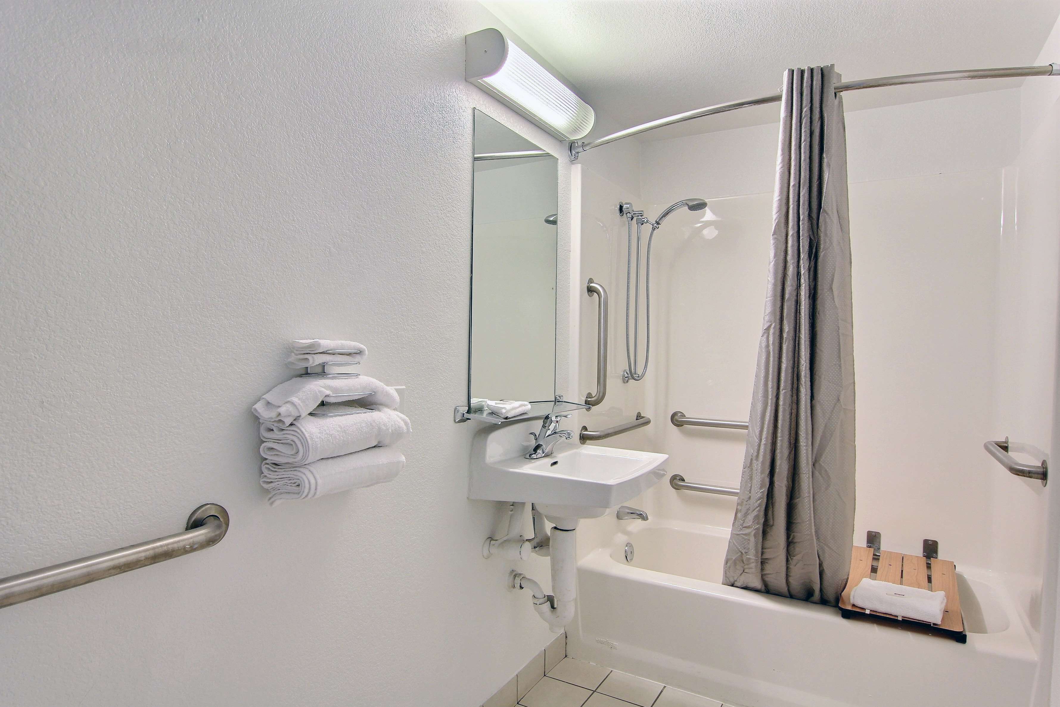 Photo - Motel 6 Austin, TX - Central Downtown UT