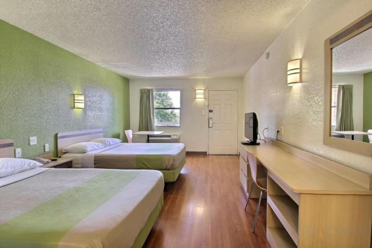 WiFi (free), bed sheets