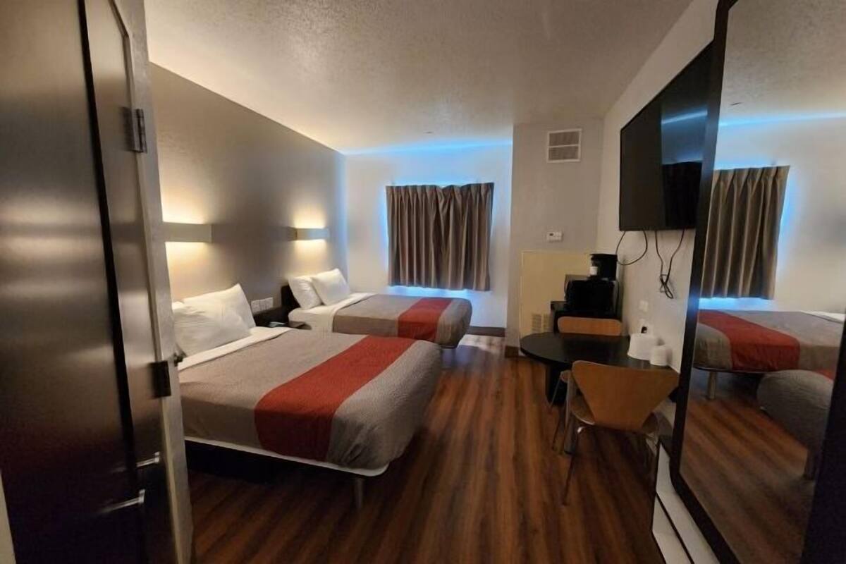 WiFi (free), bed sheets