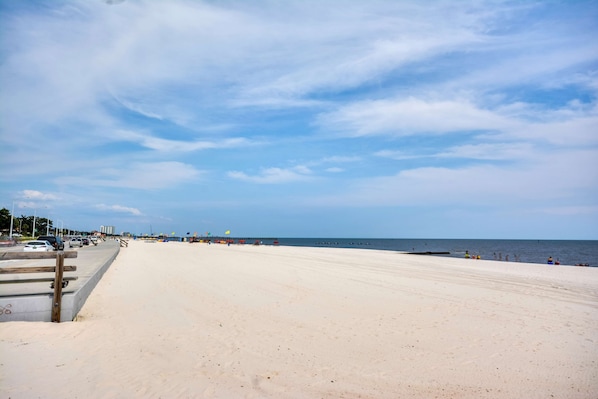 Una spiaggia nelle vicinanze