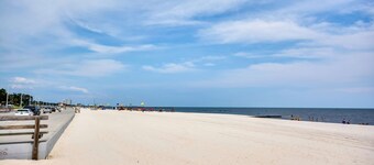 Motel 6 Biloxi, MS - Beach
