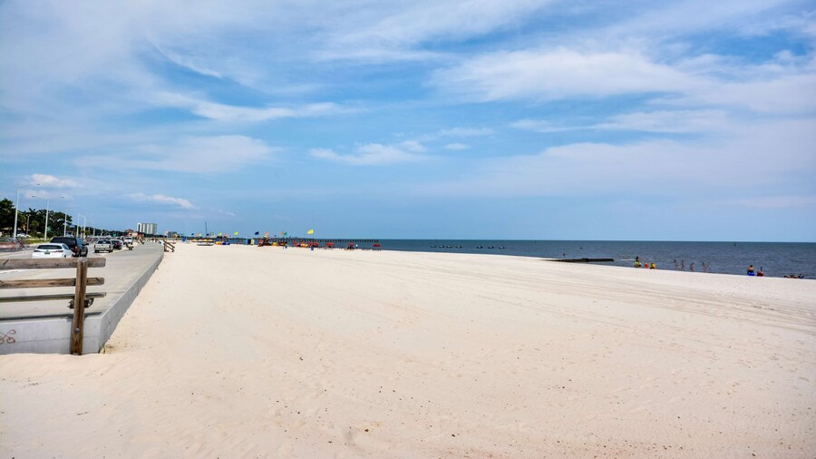 Motel 6 Biloxi, MS - Beach