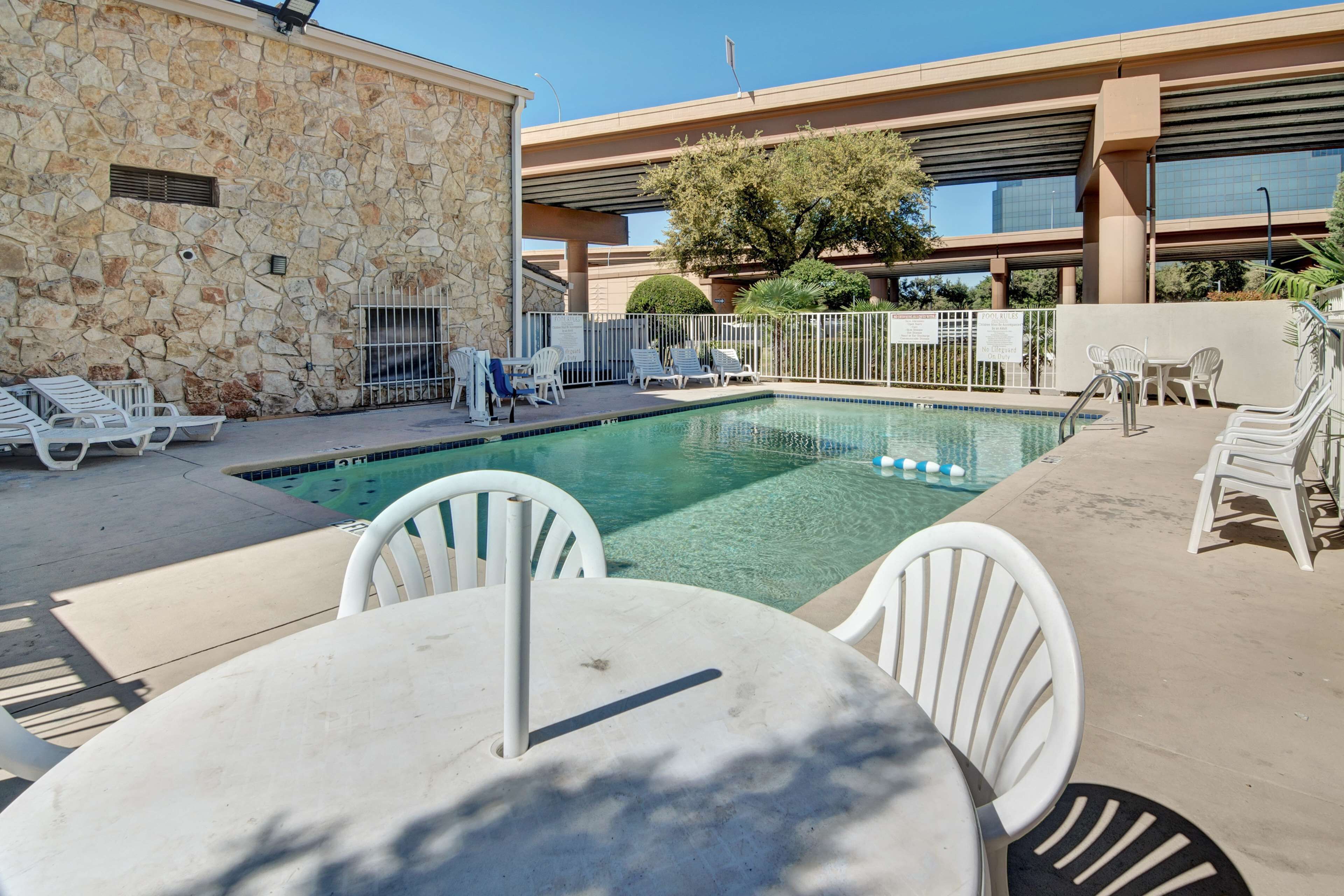 حمام سباحة خارجي