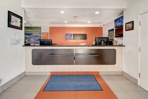 Lounge - Motel 6 Dallas, TX - Forest Lane (Dallas)