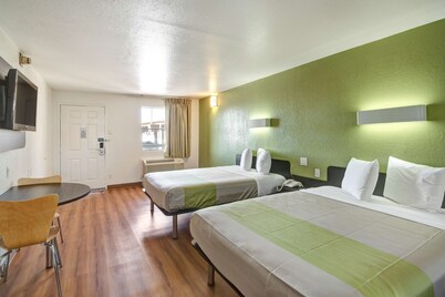 Motel 6 Dallas, TX - Forest Lane