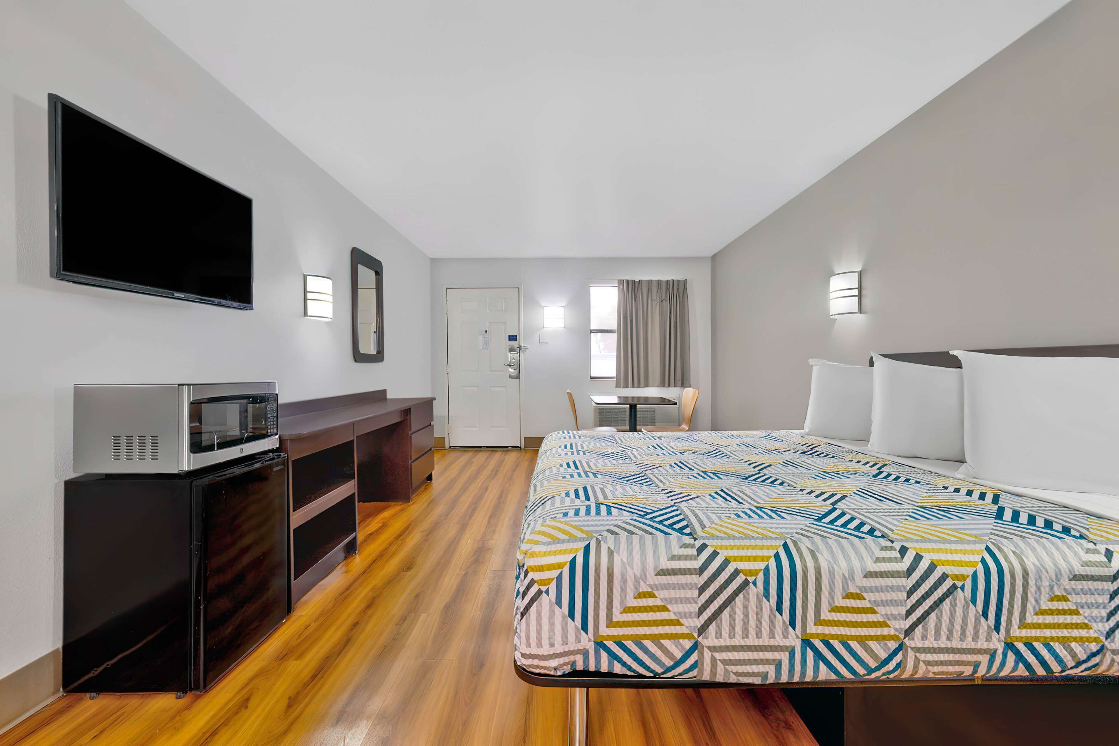 Desk, laptop workspace, free WiFi, bed sheets