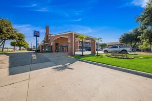 Exterior - Motel 6 Plano, TX - Plano Northeast (Plano)