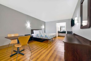 Standard Room, 1 King Bed, Non Smoking | Desk, laptop workspace, free WiFi, bed sheets
