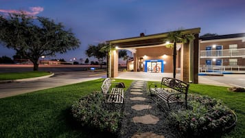 المنشأة من الخارج