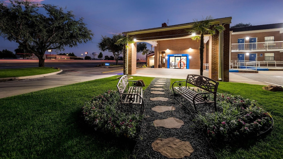 Motel 6 Plano, TX - Plano Northeast