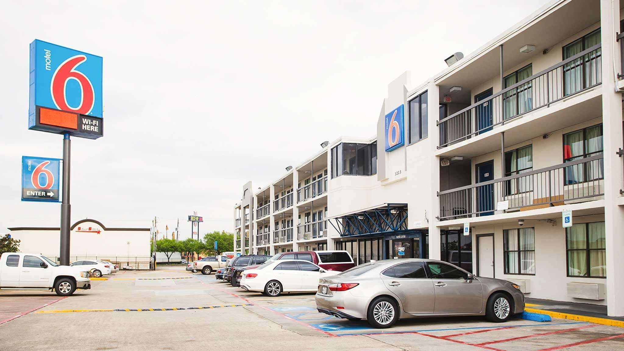 Photo - Motel 6 Houston, TX - Medical Center - NRG Stadium