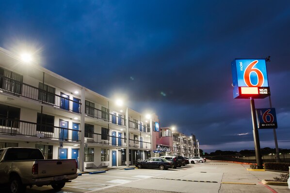 Free self-parking - Motel 6 Houston, TX - Medical Center/NRG Stadium (Houston)