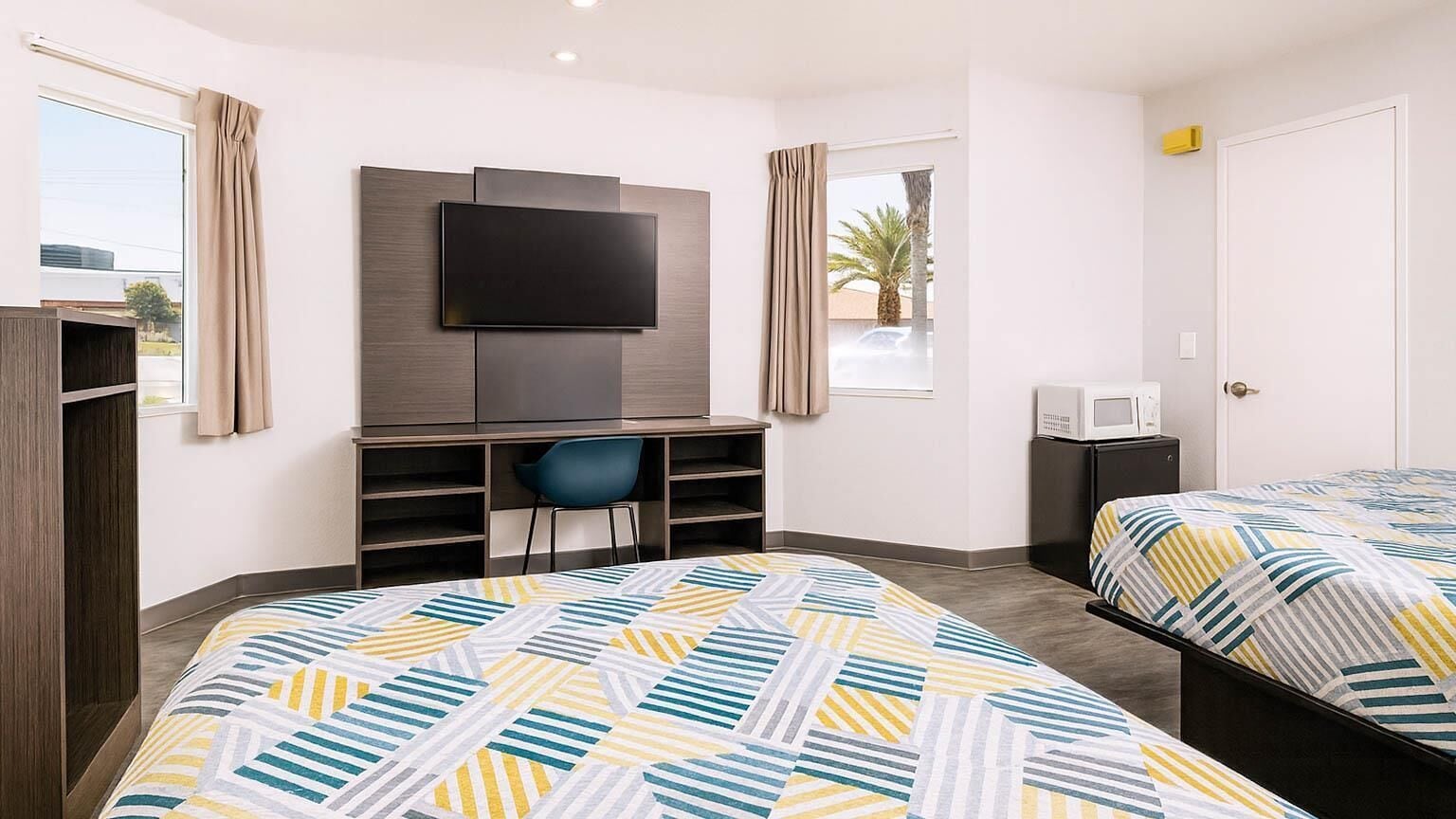 Desk, free WiFi, bed sheets