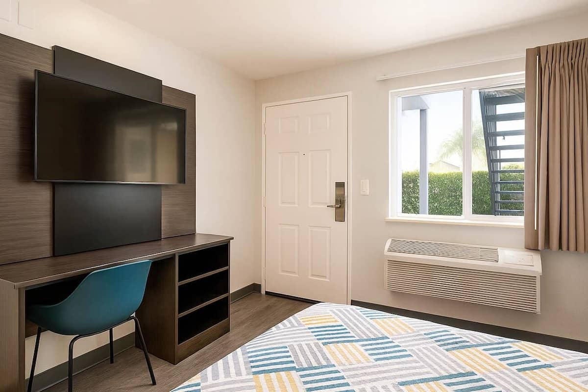 Desk, free WiFi, bed sheets