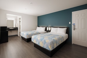 Desk, free WiFi, bed sheets - Motel 6 Westminster, CA - North (Westminster)