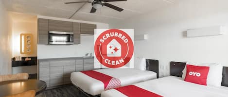 2 Bedroom Apartment with Kitchen | Private kitchen | Mini-fridge, microwave