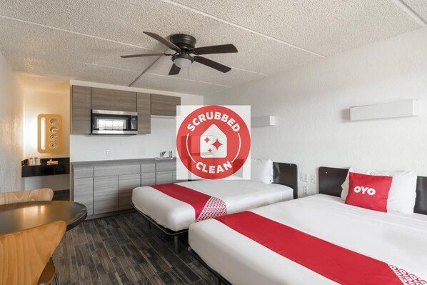2 Bedroom Apartment with Kitchen | Private kitchen | Mini-fridge, microwave