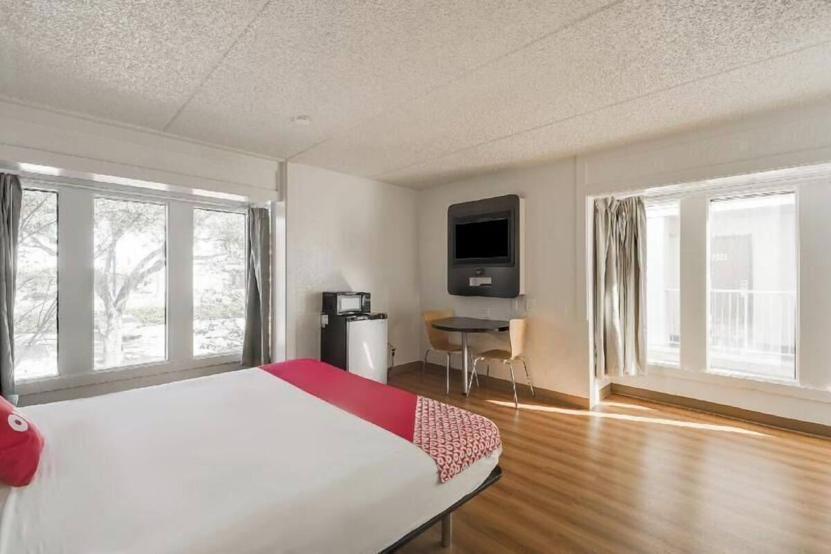 Desk, free WiFi, bed sheets