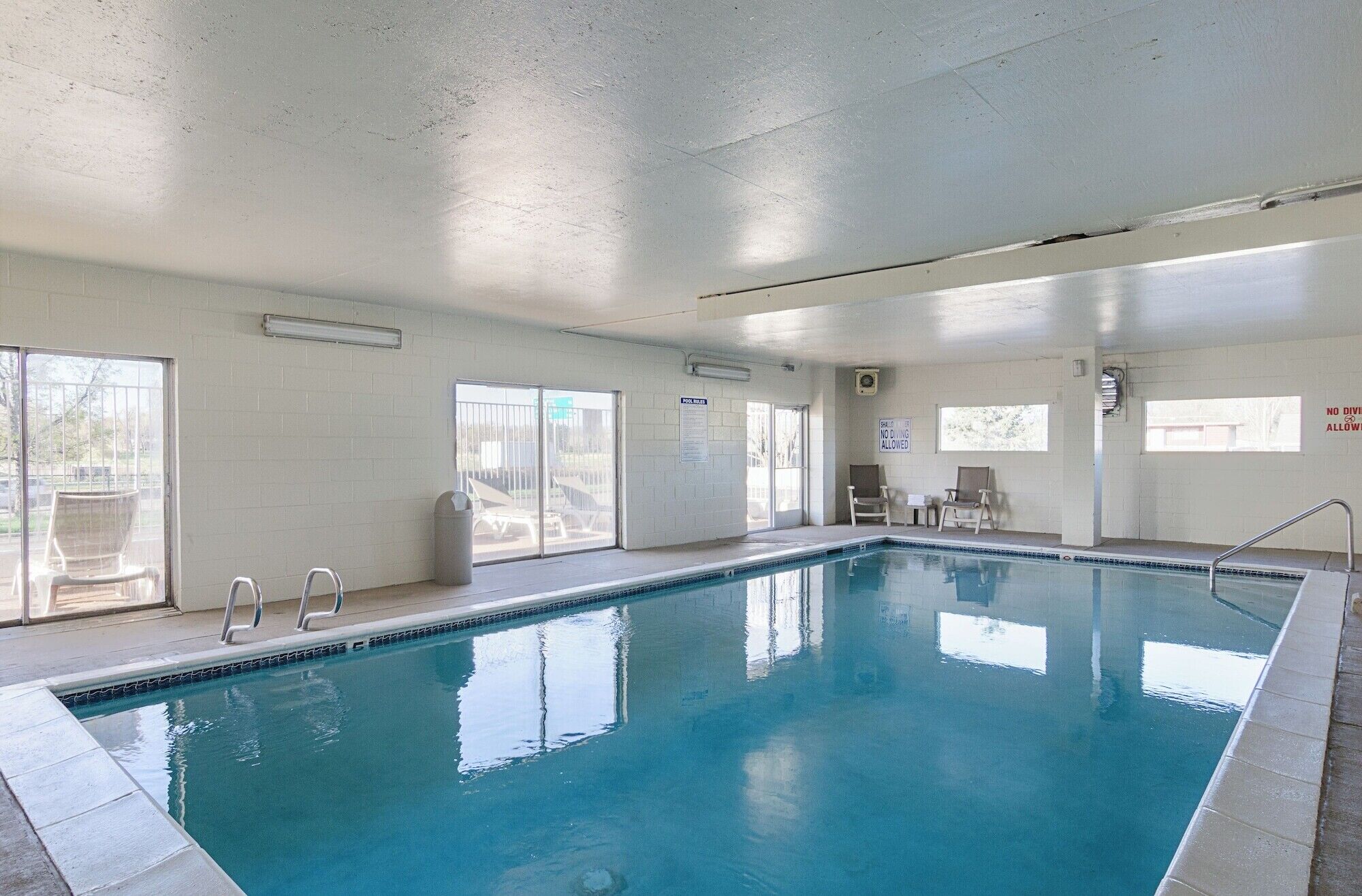 من حمّامات السباحة المغطاة