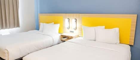 Standardværelse - 2 queensize-senge - ikke-ryger | Skrivebord, arbejdsområde til bærbare computere, gratis Wi-Fi, sengetøj