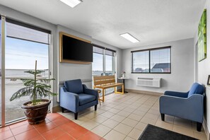 Lobby - Park Inn by Radisson, Fargo West Acres (Fargo)