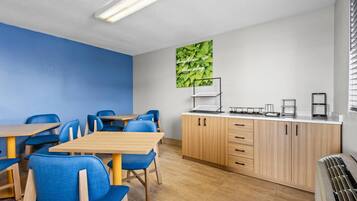 Ilmainen mannermainen aamiainen arkipäivisin