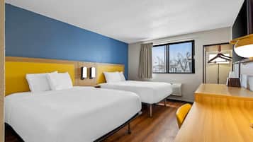 Standard-huone, 2 keskisuurta parisänkyä, tupakointi kielletty | Työpöytä, kannettavalle tietokoneelle sopiva työtila, ilmainen Wi-Fi