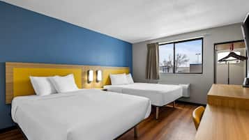 Habitación estándar, 2 camas Queen size, para no fumadores | Escritorio, espacio para trabajar con laptop y wifi gratis