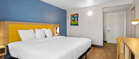 Standard Room, 1 King Bed, Non Smoking | Desk, laptop workspace, free WiFi, bed sheets