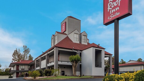 A Red Roof Inn with a modern architectural design, featuring a prominent red roof and a signboard. - Red Roof Inn Spartanburg - I-85 (Spartanburg)