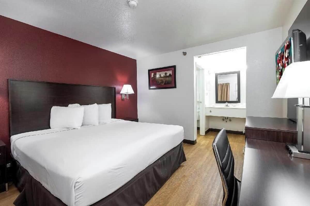 Desk, blackout drapes, free WiFi, bed sheets