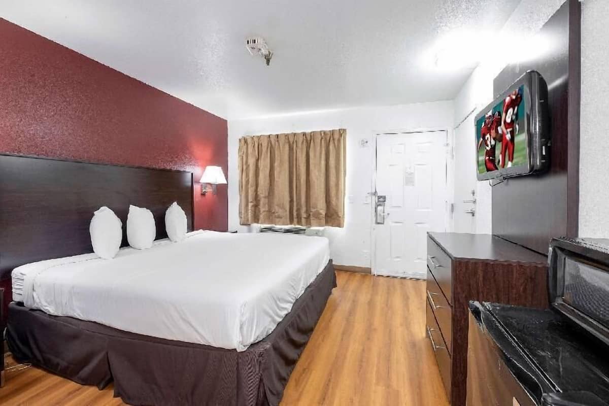 Desk, blackout drapes, free WiFi, bed sheets
