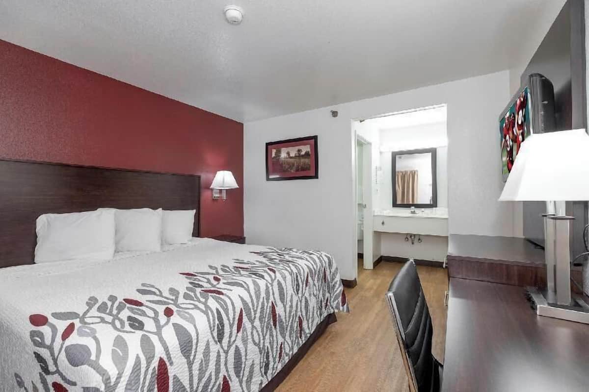 Desk, blackout drapes, free WiFi, bed sheets