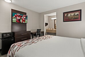1 bedroom, desk, blackout drapes, free WiFi