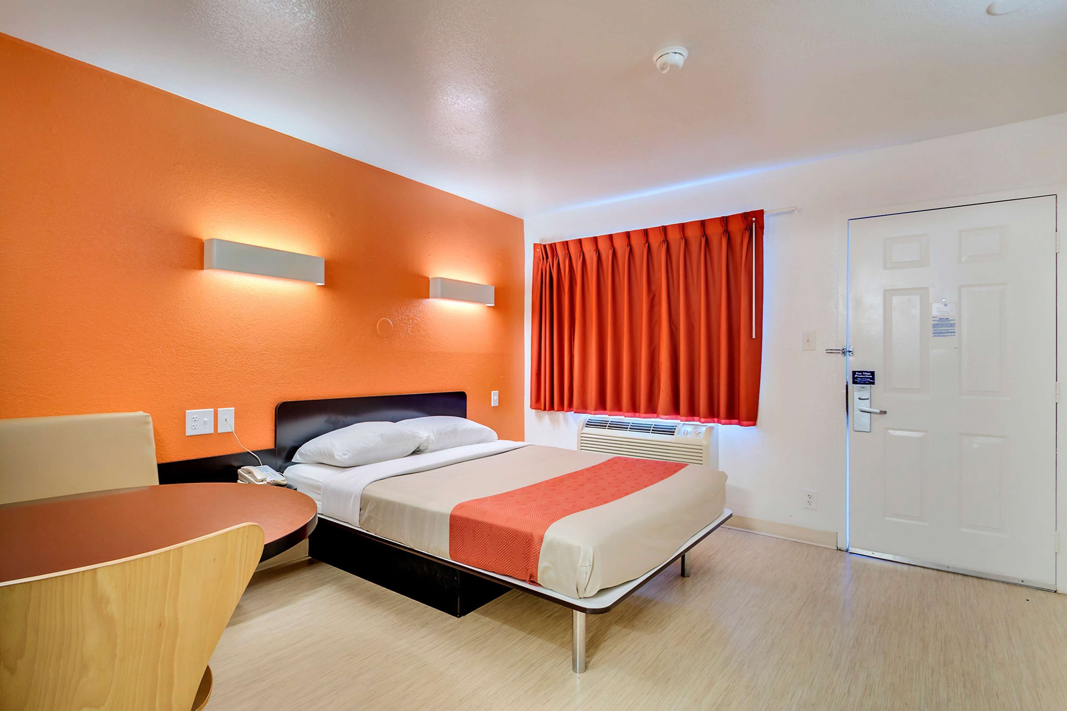 免费 WiFi、床单