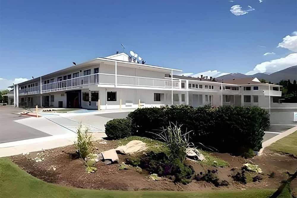 Super 8 by Wyndham Woods Cross/Salt Lake City North