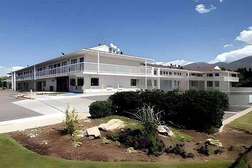 Super 8 by Wyndham Woods Cross/Salt Lake City North