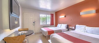 Motel 6 San Antonio, TX - Fiesta