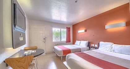 Motel 6 San Antonio, TX - Fiesta