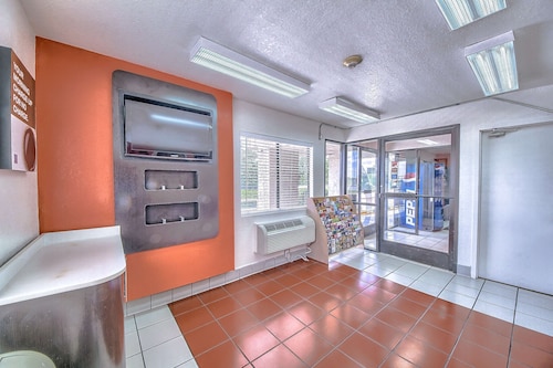 Motel 6 San Antonio, TX - Fiesta