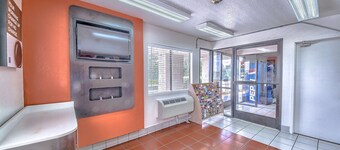 Motel 6 San Antonio, TX - Fiesta