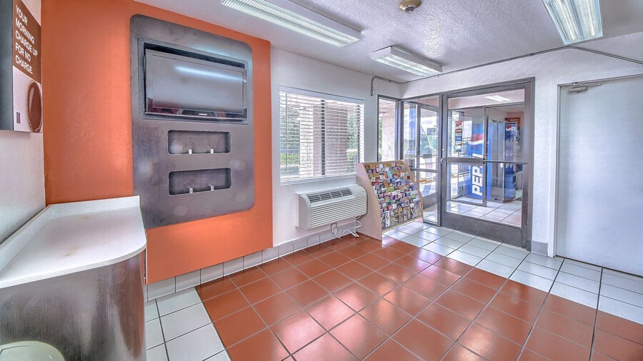 Motel 6 San Antonio, TX - Fiesta