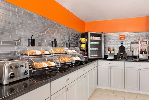 Howard Johnson by Wyndham Harrisonburg