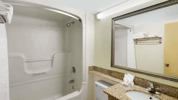 Combined shower/bathtub, free toiletries, hair dryer, towels