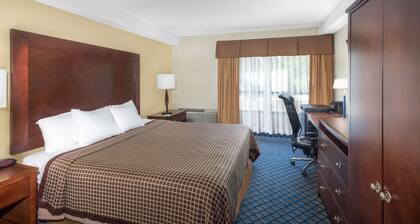 Days Inn by Wyndham Geneva/Finger Lakes