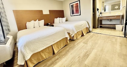 Days Inn & Suites by Wyndham Arlington Near Six Flags