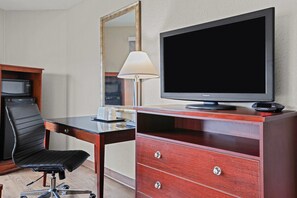 Studio Suite, 1 King Bed, Non Smoking | Premium bedding, desk, free WiFi, bed sheets